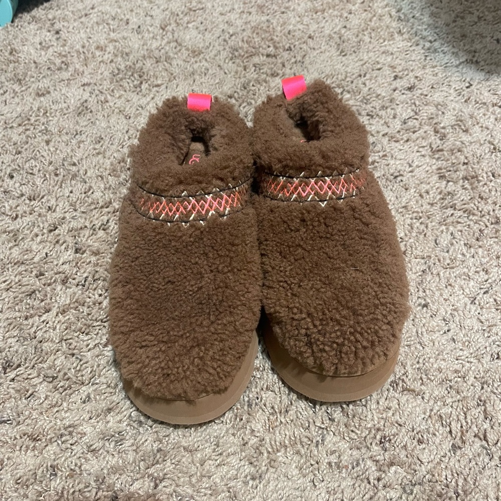 New never worn uggs
